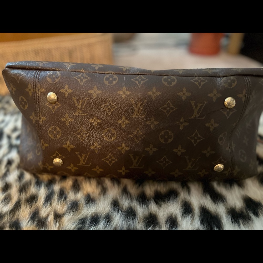 Louis Vuitton Artsy Bag
